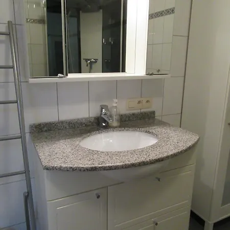 Du Circuit بيت للعطل ستافيلوت